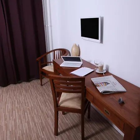 Main Station Hotel & Hostel